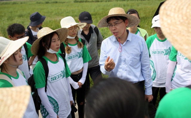 田間授課.jpg 田間授課.jpg