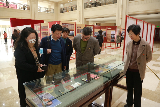 金松介紹父親金重遠實物檔案.JPG 金松介紹父親金重遠實物檔案.JPG