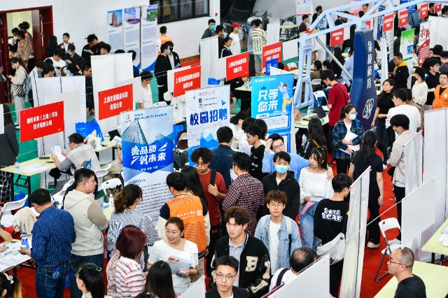 招聘會現場。（學校供圖）