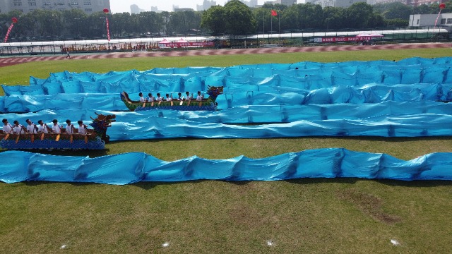 寧波財經學院學生帶來大型表演《龍舟競渡》王偉 攝.JPG