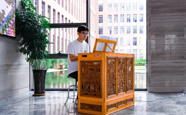 大連理工大學本科生設計制作的首架國產管風琴   學校供圖.jpg