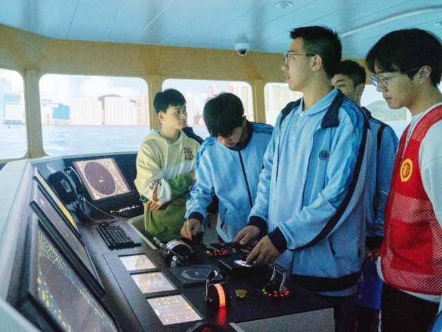 寧波正始中學高一學生走進高校體驗生涯規劃活動 學校供圖.JPG