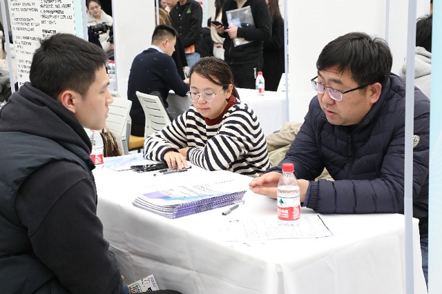 “奔甬而來”春季碩博專場招聘會 學校供圖 1.JPG