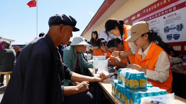 校團委下鄉隊伍 (2).jpg