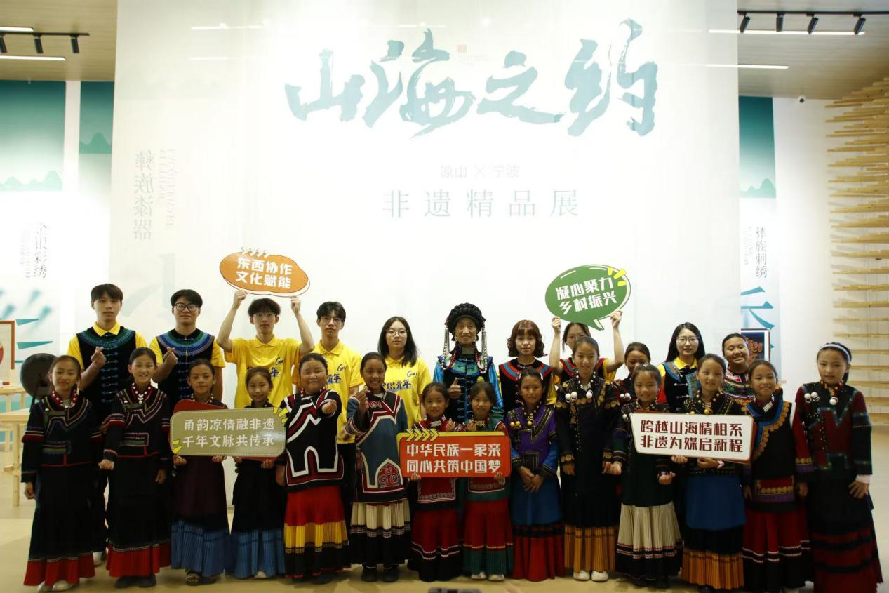 寧波職業技術大學“守望相助·同心筑夢”實踐團開展推普實踐活動 學校供圖.png