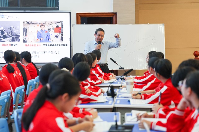 12月4日高中政治會場課堂教學(xué)展示（劉清杰拍攝） (2).jpg